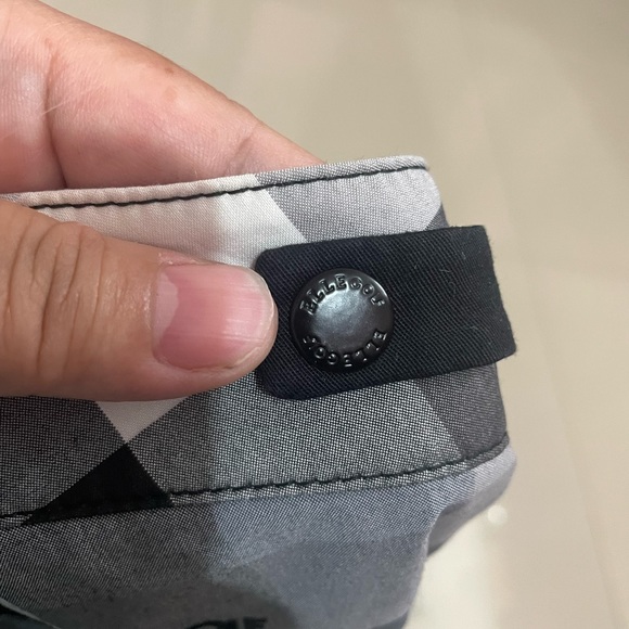 Elle gold skort. Measurements shown in the pictures. Please refer. - Picture 7 of 8